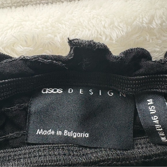 4/25$ ASOS Design High Waist Black Flowy Shorts With Elastic Waist Band 14 - Picture 3 of 7